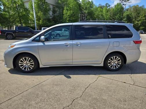 2019 Toyota Sienna XLE
