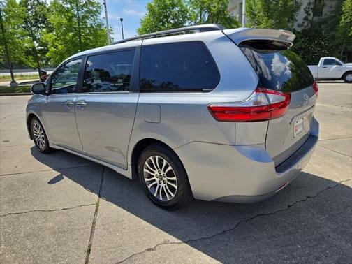 2019 Toyota Sienna XLE