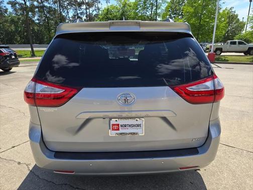 2019 Toyota Sienna XLE