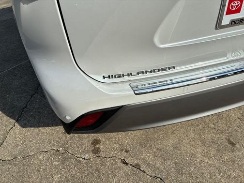 Wind Chill Pearl 2026 Toyota Highlander Hybrid Platinum