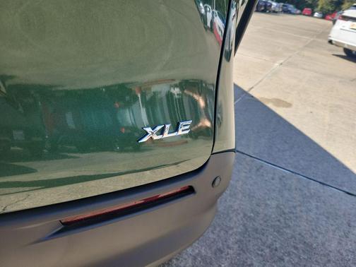 2025 Toyota Sienna XLE 8 Passenger
