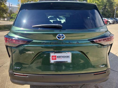 2025 Toyota Sienna XLE 8 Passenger
