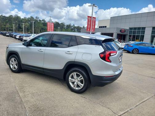 Quicksilver Metallic 2022 GMC Terrain SLE