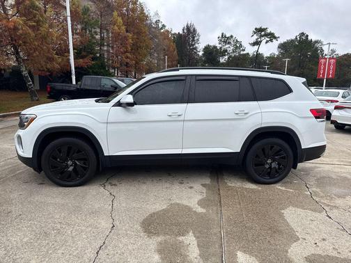 2024 Volkswagen Atlas 2.0T SE w/Technology 4MOTION