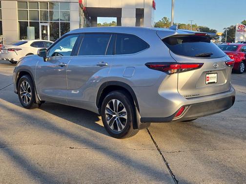 2024 Toyota Highlander XLE