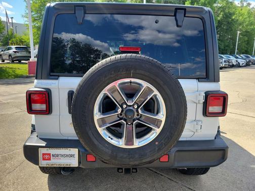 Bright White Clearcoat 2018 Jeep Wrangler Unlimited Sahara