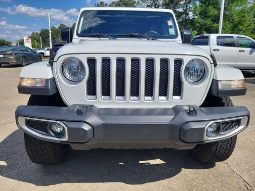 Bright White Clearcoat 2018 Jeep Wrangler Unlimited Sahara