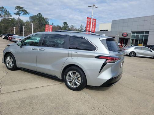 2021 Toyota Sienna Limited 7-Passenger