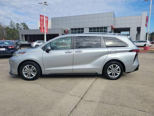 2021 Toyota Sienna Limited 7-Passenger