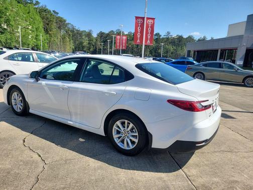 Ice Cap 2026 Toyota Camry LE