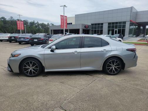 Celestial Silver Metallic 2023 Toyota Camry SE