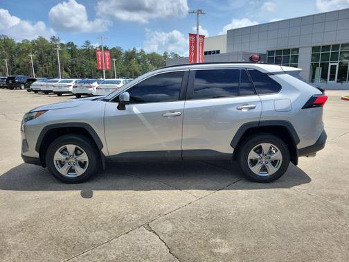Silver Sky Metallic 2022 Toyota RAV4 XLE
