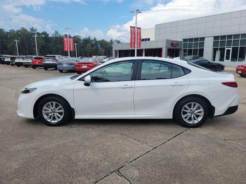 Ice Cap 2026 Toyota Camry LE