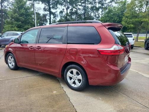 2017 Toyota Sienna LE
