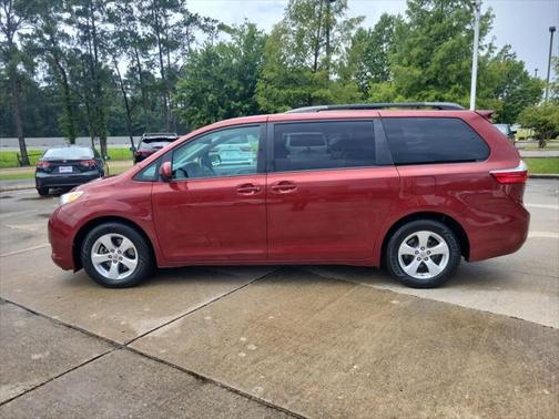 2017 Toyota Sienna LE