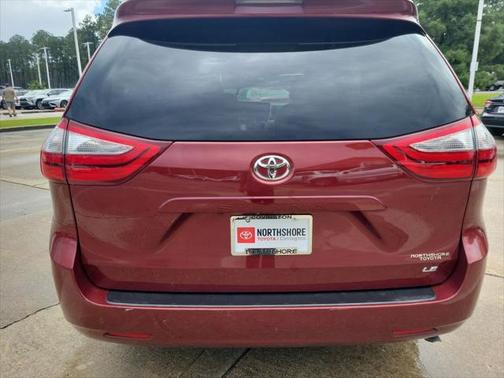 2017 Toyota Sienna LE