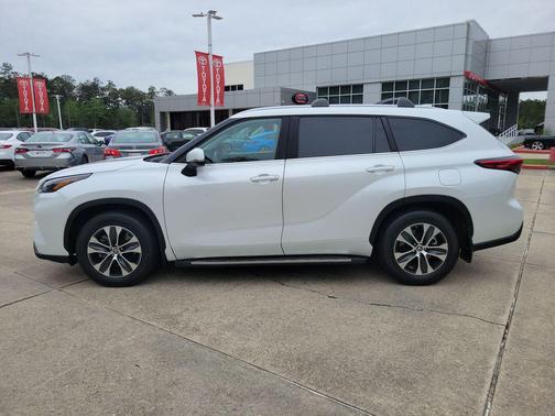 Wind Chill Pearl 2023 Toyota Highlander XLE