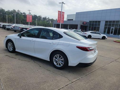 Ice Cap 2025 Toyota Camry LE