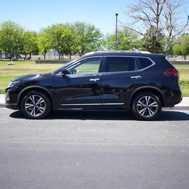 Magnetic Black 2018 Nissan Rogue SL
