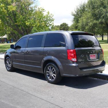 Granite Pearlcoat 2017 Dodge Grand Caravan SXT