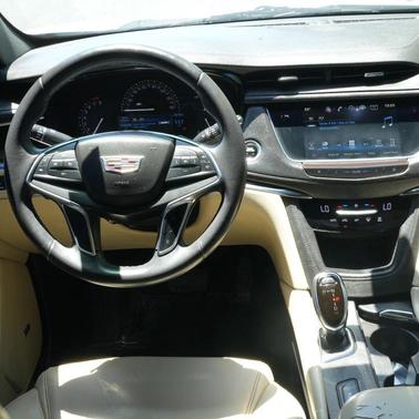 Crystal White Tricoat 2017 Cadillac XT5 Base