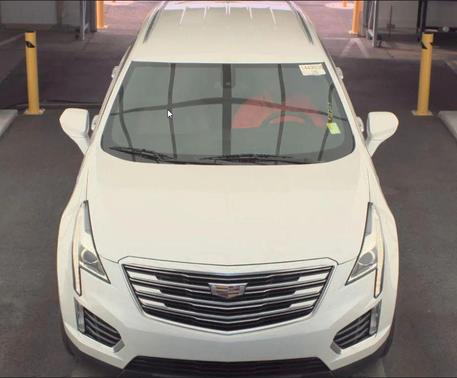 Crystal White Tricoat 2017 Cadillac XT5 Base