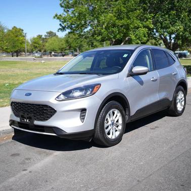 Ingot Silver Metallic 2020 Ford Escape SE