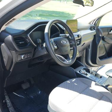 Ingot Silver Metallic 2020 Ford Escape SE