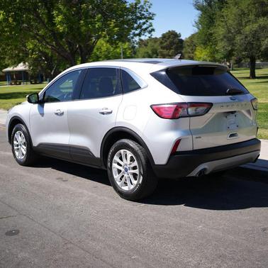 Ingot Silver Metallic 2020 Ford Escape SE