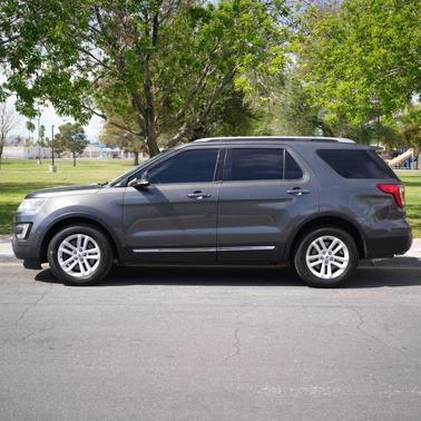Gray 2016 Ford Explorer XLT