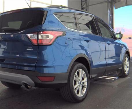 Lightning Blue Metallic 2017 Ford Escape SE