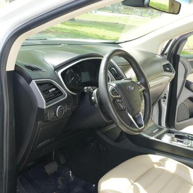 White 2019 Ford Edge SEL