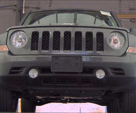 Granite Crystal Metallic Clearcoat 2017 Jeep Patriot Sport