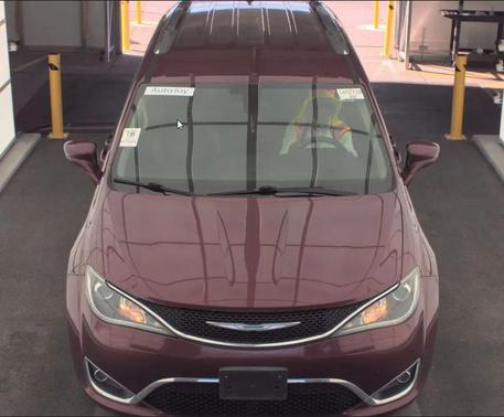 Velvet Red Pearlcoat 2018 Chrysler Pacifica Touring-L