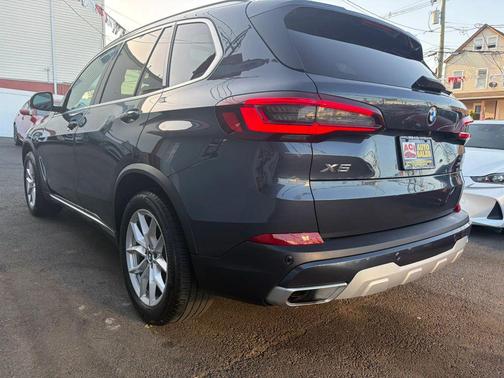 Arctic Grey Metallic 2022 BMW X5 xDrive40i