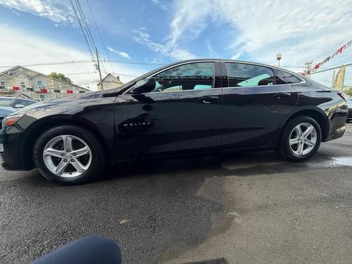 Mosaic Black Metallic 2022 Chevrolet Malibu FWD LT
