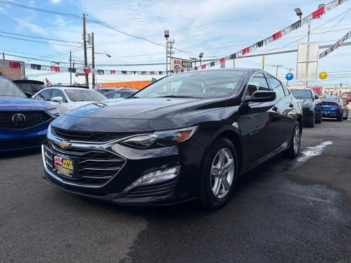 Mosaic Black Metallic 2022 Chevrolet Malibu FWD LT