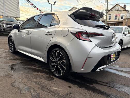 Classic Silver Metallic 2021 Toyota Corolla XSE