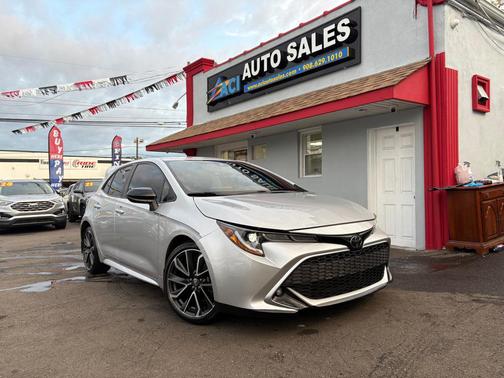 Classic Silver Metallic 2021 Toyota Corolla XSE