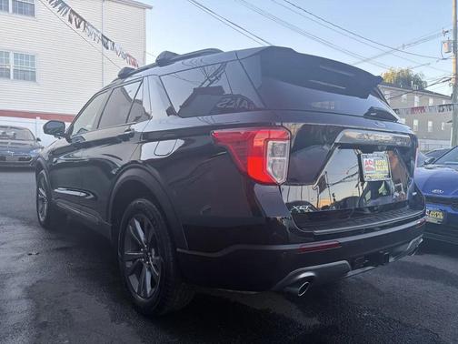 Agate Black Metallic 2023 Ford Explorer XLT