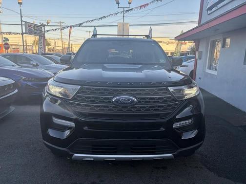 Agate Black Metallic 2023 Ford Explorer XLT