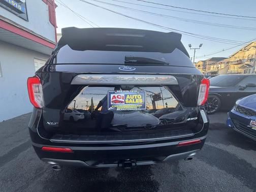 Agate Black Metallic 2023 Ford Explorer XLT