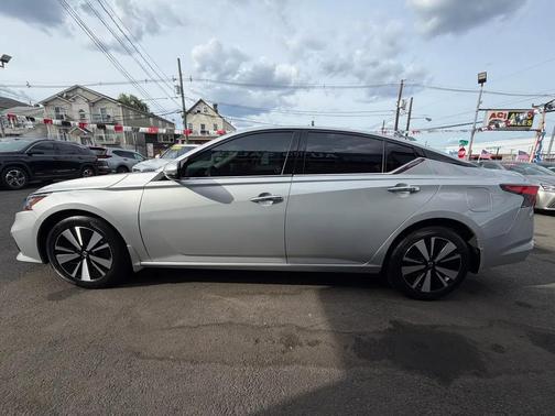 Brilliant Silver Metallic 2021 Nissan Altima 2.5 SL