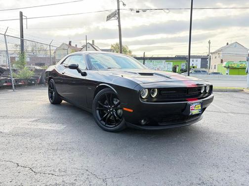 Black 2018 Dodge Challenger R/T