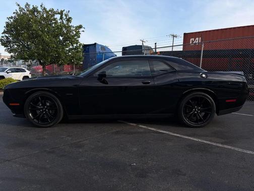 Black 2018 Dodge Challenger R/T