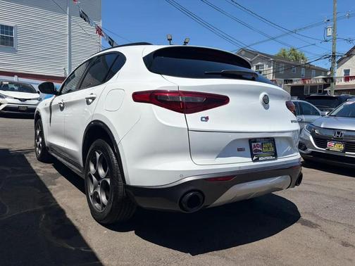 Alfa White 2022 Alfa Romeo Stelvio Ti