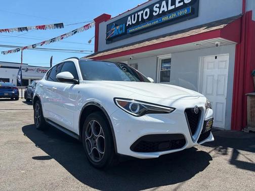 Alfa White 2022 Alfa Romeo Stelvio Ti
