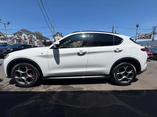Alfa White 2022 Alfa Romeo Stelvio Ti