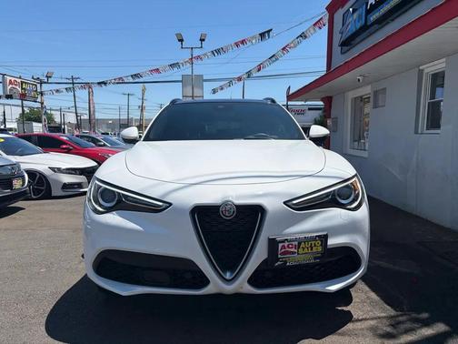 Alfa White 2022 Alfa Romeo Stelvio Ti