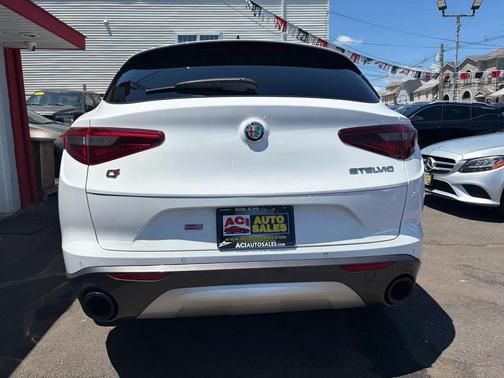 Alfa White 2022 Alfa Romeo Stelvio Ti